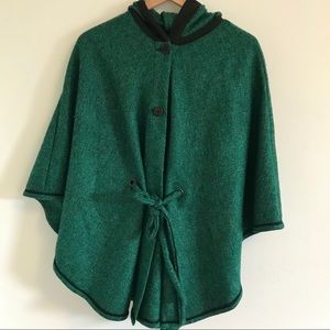 Gorgeous emerald green and black wool cape w/ hood
